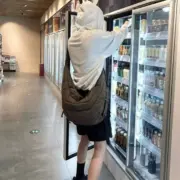 【現貨】LEMAIRE Soft Game Crossbody Bag  尼龍 牛角包流浪包可頌包側背包斜背包 大號：圖片 5