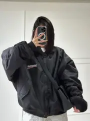 巴黎 BLC 23FW 可樂波浪經典logo 尼龍鋪棉 飛行夾克外套 廓型 MA-1：圖片 5