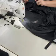 巴黎 BLC 23FW 可樂波浪經典logo 尼龍鋪棉 飛行夾克外套 廓型 MA-1：圖片 9