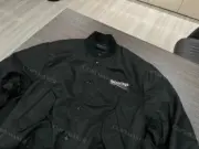 巴黎 BLC 23FW 可樂波浪經典logo 尼龍鋪棉 飛行夾克外套 廓型 MA-1：圖片 13