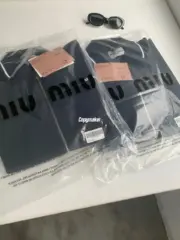 【預售】M1U M1U 25SS 繆繆 字母Logo刺繡 珠地棉 立領夾克外套校服夾克 藏青：圖片 5