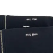 【預售】M1U M1U 25SS 繆繆 字母Logo刺繡 珠地棉 立領夾克外套校服夾克 藏青：圖片 9