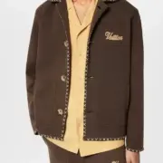 【預售】【過驗】1V x Tyler 24FW 聯名 字母刺繡 科技棉牛角扣十字繡夾克外套開衫 巧克力色：圖片 5