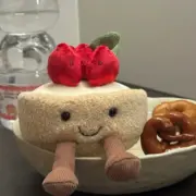 【預售】【過驗】Jellycat 美食系列 法國巴黎限定 草莓塔 玩偶娃娃生日禮物：圖片 4