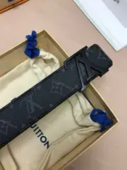 1V 21FW 經典老花  滿版Logo 黑色全黑黑魂 牛皮真皮皮帶 腰帶 M0449U：圖片 10