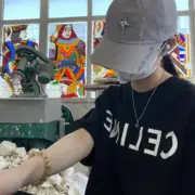 CELIN 24SS 經典 字母LOGO印花 簡約素色 短袖T恤：圖片 11