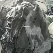 【預售】巴黎 BLC 23SS 胸口刺繡 背後大logo 重工破壞潑墨水洗 短袖T恤 水洗灰：圖片 13