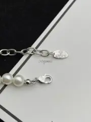 【現貨】Viv1enne Westwood Lucrece 帶鑽星球浮雕別針 珍珠手鍊手環 黃銅：圖片 4