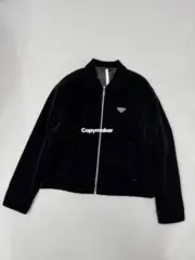 【預售】【原廠】PRA 25SS 天鵝絨 原廠三角標logo 簡約 拉鍊夾克外套 黑色 短寬版型：圖片 6