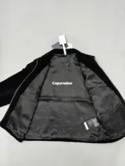 【預售】【原廠】PRA 25SS 天鵝絨 原廠三角標logo 簡約 拉鍊夾克外套 黑色 短寬版型：圖片 13