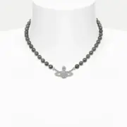 【現貨】Viv1enne Westwood mini bas relief choker 帶鑽星球浮雕 珍珠項鍊頸鍊 槍灰色：圖片 2