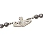 【現貨】Viv1enne Westwood mini bas relief choker 帶鑽星球浮雕 珍珠項鍊頸鍊 槍灰色：圖片 5