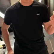 FD 23SS 小怪獸眼睛刺繡LOGO 短袖T恤 簡約素色經典款：圖片 3