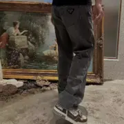 PRA 24SS 素色簡約 三角標小logo 水洗黑灰色 牛仔褲工裝褲長褲 賽絡紡面料：圖片 3