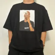 【預售】Sup SS25 WEEK18 Dean Blunt Tee 人物肖像印花照片 短袖T恤 黑/白：圖片 2