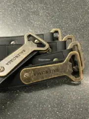 【現貨】【過驗】巴黎 BLC 25SS 秀款 黃銅做舊開瓶器開罐器頭層牛皮 皮帶腰帶 140cm：圖片 9