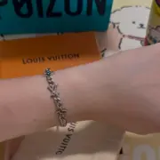 【現貨】【過驗】1V 23FW Instinct Bracelet 銀色 字母花卉 古巴手鍊手環 經典款：圖片 4