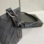 【預售】【雙11新品】BV家 Intrecciato編織 經典款 頭層牛皮 頸掛式證件套 卡片夾 卡套 黑色：圖片 7