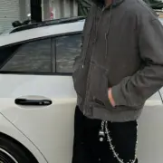 【現貨】D1OR 24FW 刺繡logo 重磅石墨水洗做舊 連帽夾克外套：圖片 7