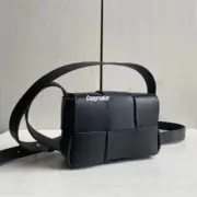 【預售】【原廠皮】BV家 Mini Cassette 牛皮編織 /磁釦 小方包單肩包側背包小包 黑色：圖片 3