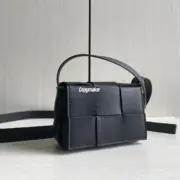 【預售】【原廠皮】BV家 Mini Cassette 牛皮編織 /磁釦 小方包單肩包側背包小包 黑色：圖片 4