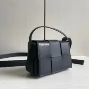 【預售】【原廠皮】BV家 Mini Cassette 牛皮編織 /磁釦 小方包單肩包側背包小包 黑色：圖片 5