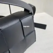 【預售】【原廠皮】BV家 Mini Cassette 牛皮編織 /磁釦 小方包單肩包側背包小包 黑色：圖片 6