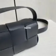 【預售】【原廠皮】BV家 Mini Cassette 牛皮編織 /磁釦 小方包單肩包側背包小包 黑色：圖片 7