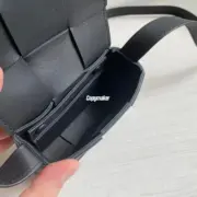 【預售】【原廠皮】BV家 Mini Cassette 牛皮編織 /磁釦 小方包單肩包側背包小包 黑色：圖片 11