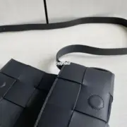 【預售】【原廠皮】BV家 Mini Cassette 牛皮編織 /磁釦 小方包單肩包側背包小包 黑色：圖片 12