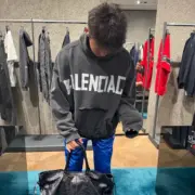 【預售】【雙11福利】巴黎 BLC 25SS 秀款 膠帶 繃帶logo 水洗做舊 帽T連帽衛衣帽衫 水洗黑色：圖片 6