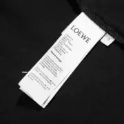 LOWE 23SS 宮崎駿 聯名 霍爾的移動城堡 火焰 卡西法 口袋刺繡 短袖 T恤：圖片 15