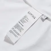 LOWE 23SS 宮崎駿 聯名 霍爾的移動城堡 火焰 卡西法 口袋刺繡 短袖 T恤：圖片 24