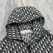 【現貨】【福利回饋】D1OR 滿版logo 滿印 連帽衝鋒衣風衣外套夾克：圖片 12