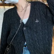 【現貨】Viv1enne Westwood 22FW 土星星球刺繡 麻花針織 針織衫毛衣外套：圖片 4