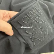 【現貨】LOWE 25SS 口袋刺繡 經典幾何logo 短袖T恤 黑色/白色：圖片 14