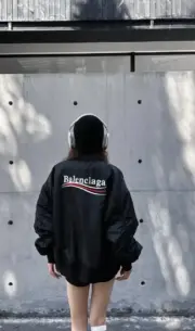 【預售】【福利回饋】巴黎 BLC 23FW 可樂波浪經典logo 彎刀尼龍 飛行夾克外套 廓型 MA-1：圖片 3