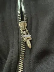 【現貨】Chrome Hearts 25SS 刺繡梵文字母 鍍銀寶劍匕首半拉鏈衛衣大學T CH 克羅心：圖片 14