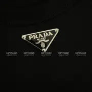 PRA 23SS 素色簡約 三角標小logo 鐵牌 短袖 T恤：圖片 8
