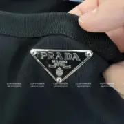 PRA 23SS 素色簡約 三角標小logo 鐵牌 短袖 T恤：圖片 9