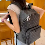 【預售】1V Discovery PM 經典老花 帆布拼接牛皮 後背包雙肩包 黑色：圖片 4