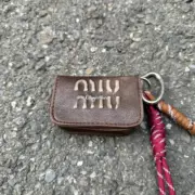 【現貨】【雙11福利】M1U M1U 24SS 繆繆 頭層牛皮耳機包零錢包小包配飾：圖片 3