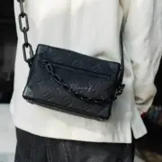 【現貨】1V 20SS SOFT TRUNK 老花壓紋 頭層牛皮 黑盒子方盒子包單肩包側背包小包 M55702：圖片 6