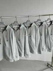 夾克M1U M1U 24FW 繆繆 字母Logo貼布刺繡抽繩 連帽外套 灰色：圖片 13