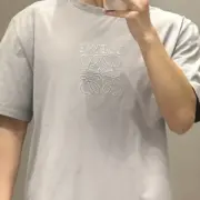 【618現貨】LOWE 25SS 胸口經典幾何刺繡logo 簡約 短袖T恤 淺灰：圖片 3