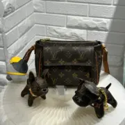 【現貨】【福利回饋】1V 20SS 經典老花 法鬥犬小狗 吊飾鑰匙圈掛飾裝飾 VIP贈品：圖片 2