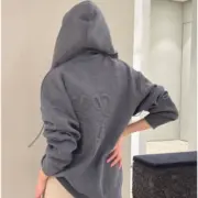 【預售】LOWE 26SS 後背幾何次刺繡 羊絨拉鍊連帽外套夾克 簡約素色 進口羊毛 黑色/灰色：圖片 4