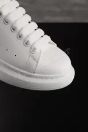 【預售】Alexander McQueen 亞歷山大 麥昆 經典 黑白皮尾 絨尾 小白鞋 板鞋：圖片 26