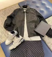 【現貨】【福利回饋】1V 25SS 鏤空 滿版老花字母logo 全皮夾克皮革外套 黑色：圖片 3