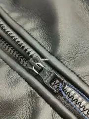 【現貨】【福利回饋】1V 25SS 鏤空 滿版老花字母logo 全皮夾克皮革外套 黑色：圖片 7